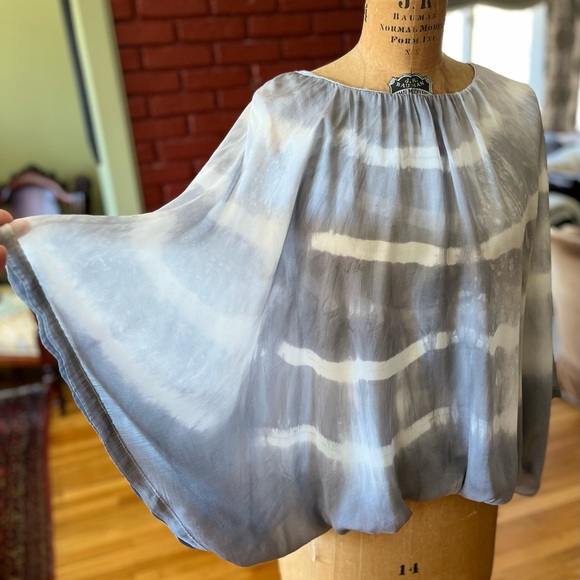 Tie-Dye Cape Sleeve by Baci Amici - Picture 4 of 5